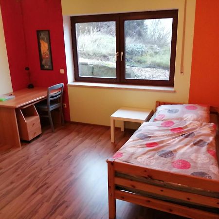 Moderne Ganze Ferienwohnung 1Km Zum Funpark Und Nur 15 Minuten Nach Nuernberg Zirndorf Exterior photo